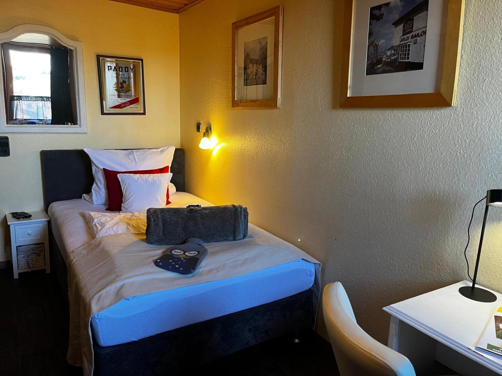 Henblas Hotel Neuenrade Buitenkant foto