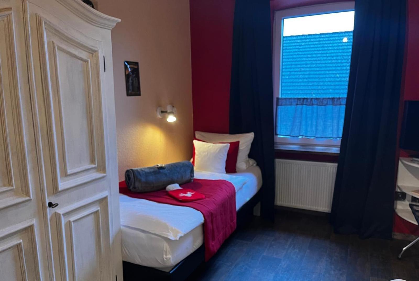 Henblas Hotel Neuenrade Buitenkant foto