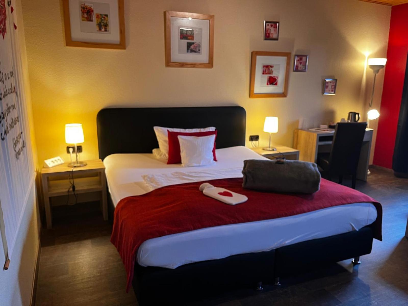 Henblas Hotel Neuenrade Buitenkant foto